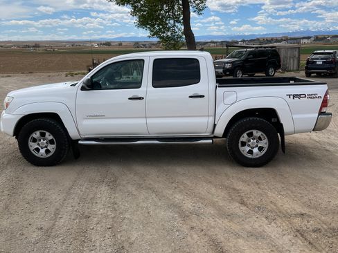 Used 2015 Toyota Tacoma 4x4 Double Cab w/ TRD Off-Road Package image 8