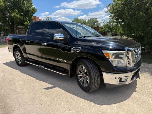 Used 2017 Nissan Titan SL RWD image 4