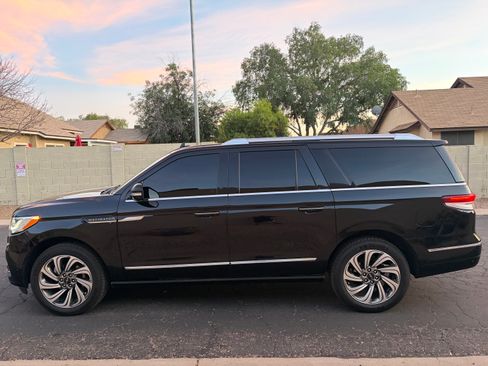 Used 2022 Lincoln Navigator L Reserve image 2