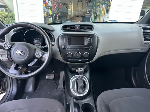 Used 2017 Kia Soul EV image 10