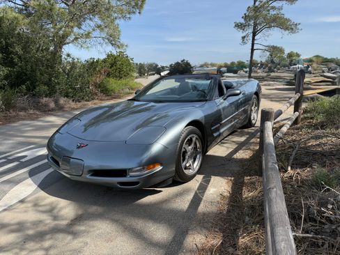 Used 2004 Chevrolet Corvette Convertible 2D w/ Preferred Equipment Group image 12