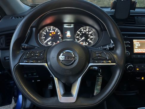 Used 2017 Nissan Rogue S image 18