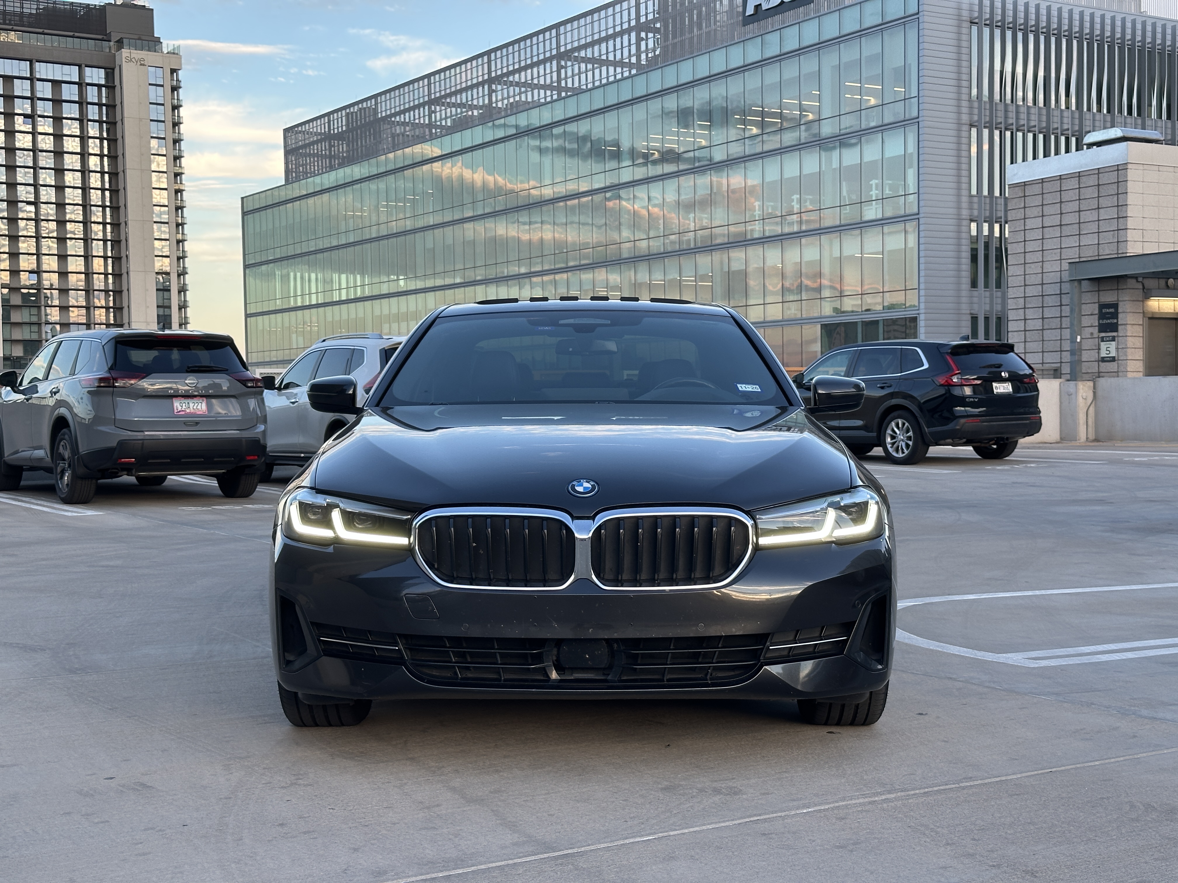 Used 2022 BMW 530e w/ Premium Package RWD image 2