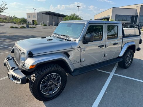 Used 2020 Jeep Gladiator Overland image 8