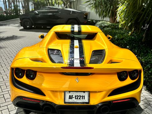 Used 2021 Ferrari F8 Tributo image 4