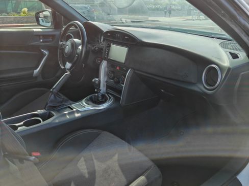 Used 2017 Toyota 86 image 11