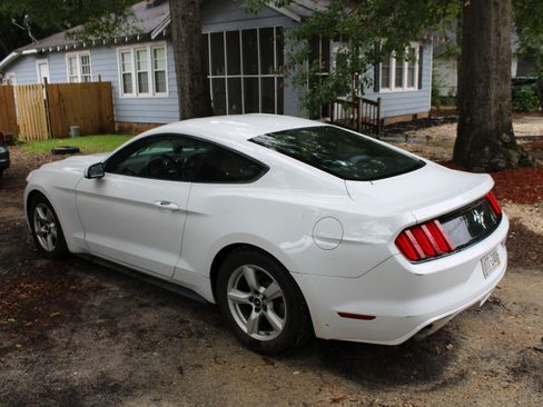 Used 2015 Ford Mustang Coupe image 8