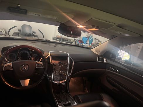 Used 2010 Cadillac SRX Premium image 2