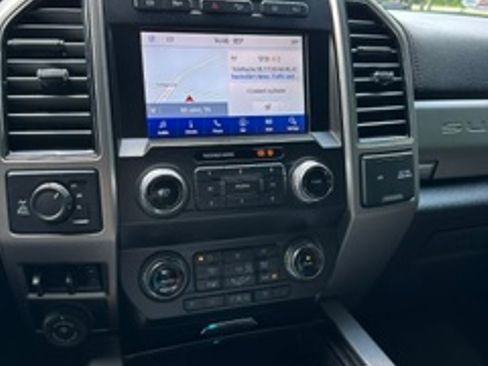 Used 2021 Ford F250 Platinum AWD/4WD image 2