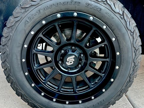 Used 2018 Chevrolet Tahoe LT w/ Luxury Package image 9