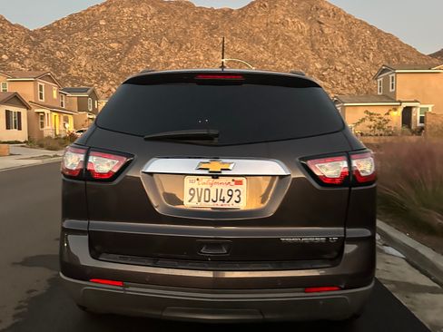 Used 2015 Chevrolet Traverse LT image 8