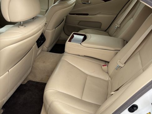 Used 2012 Lexus LS 460 w/ Luxury Value Edition image 8
