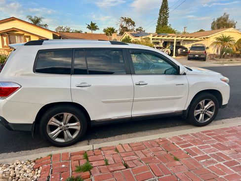 Used 2012 Toyota Highlander Limited w/ Tow Pkg image 1