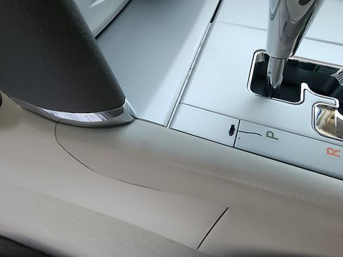 Used 2010 Toyota Camry LE image 19