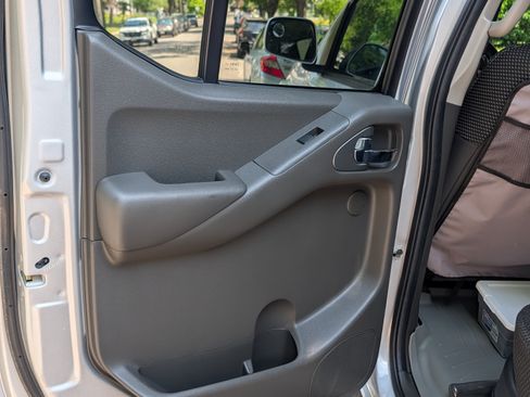 Used 2018 Nissan Frontier PRO-4X AWD/4WD image 9