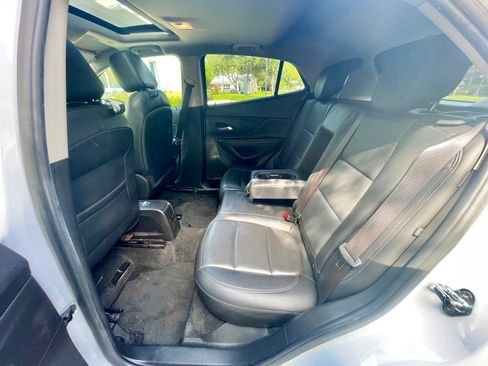 Used 2018 Buick Encore Essence FWD image 5