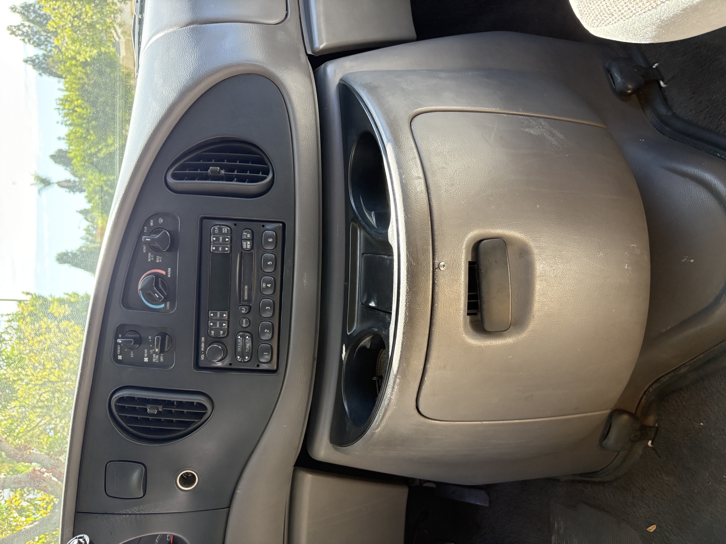 Used 1999 Ford E-350 and Econoline 350 Club Wagon RWD image 8