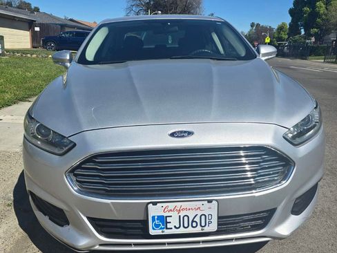 Used 2016 Ford Fusion SE image 4