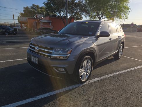 Used 2018 Volkswagen Atlas SEL Premium image 1