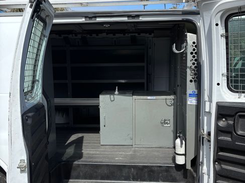 Used 2006 GMC Savana 2500 RWD image 22