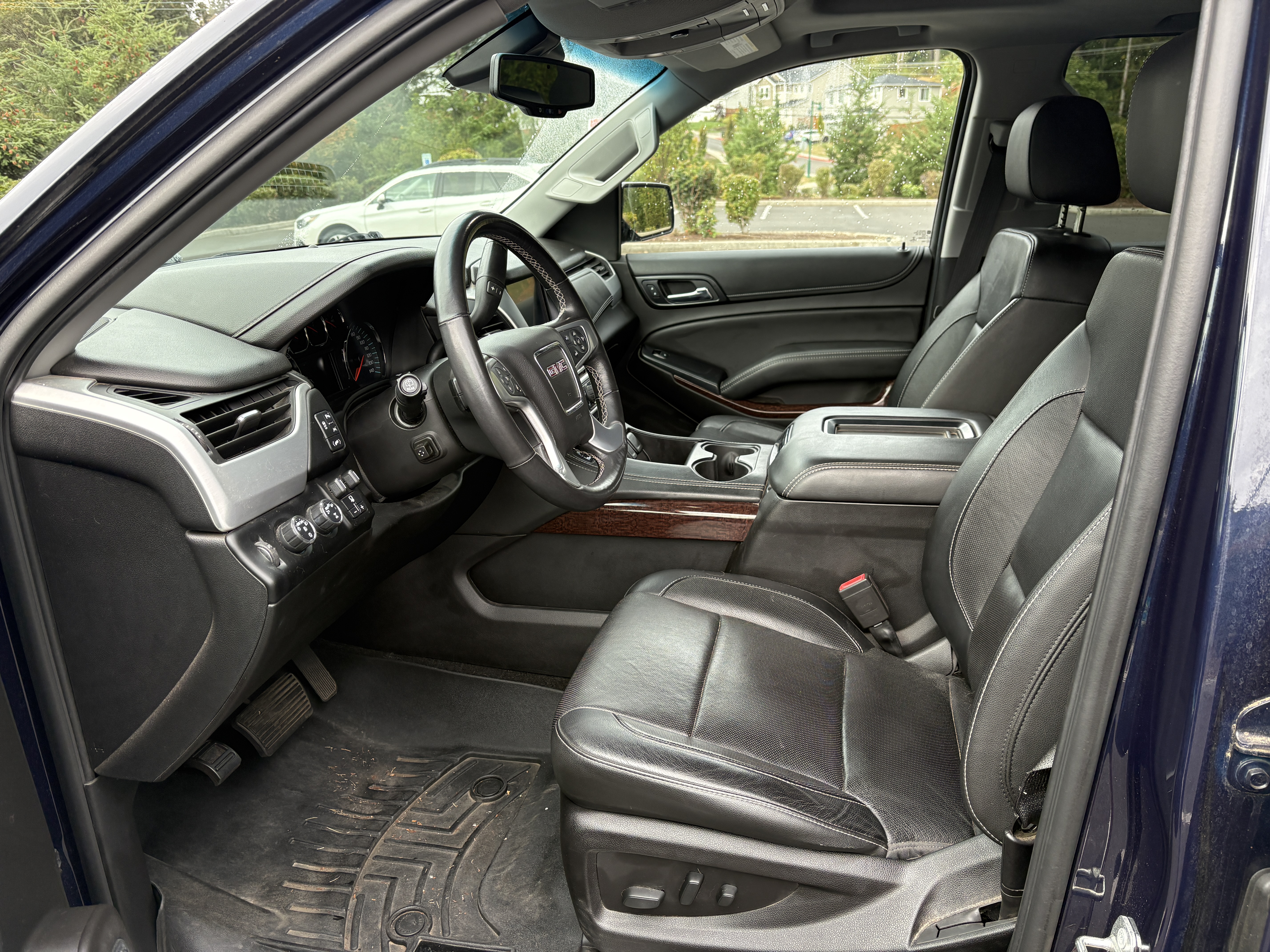 Used 2018 GMC Yukon XL SLT w/ Premium Edition AWD/4WD image 8