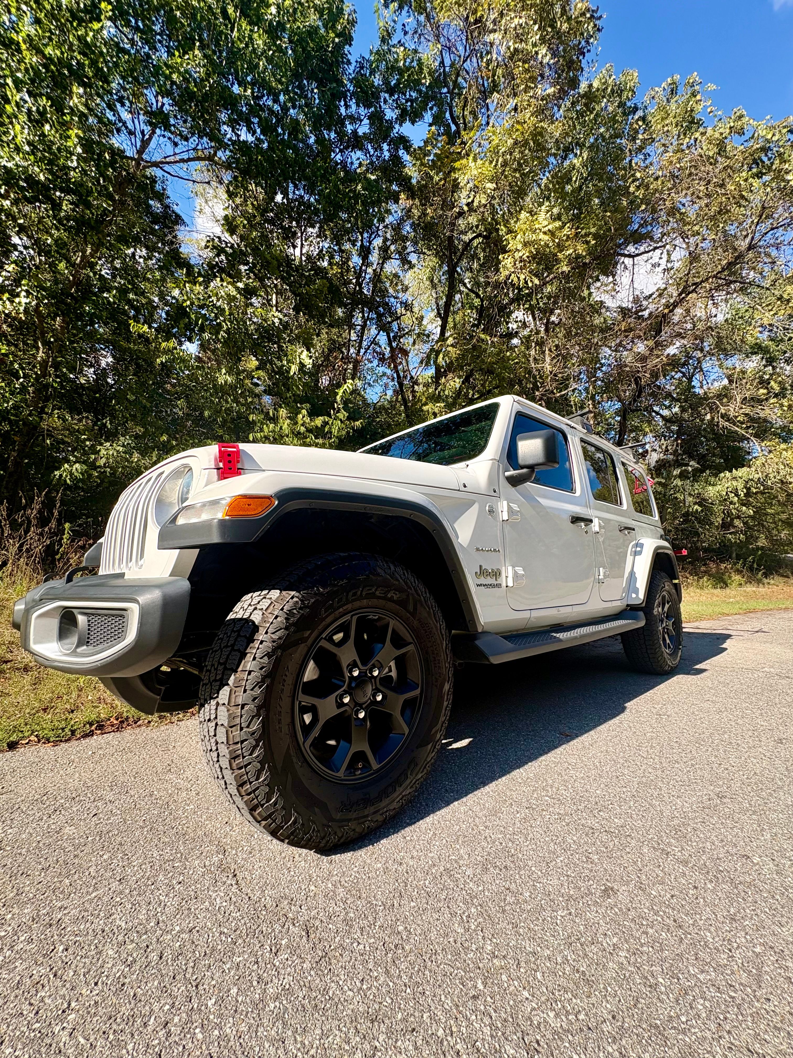Used 2019 Jeep Wrangler Unlimited Sahara AWD/4WD image 2
