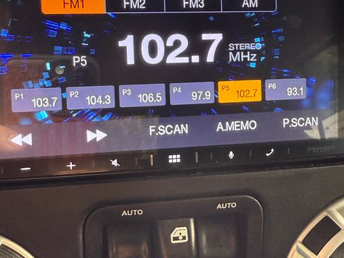 Used 2016 Jeep Wrangler Unlimited Sahara w/ Connectivity Group image 29