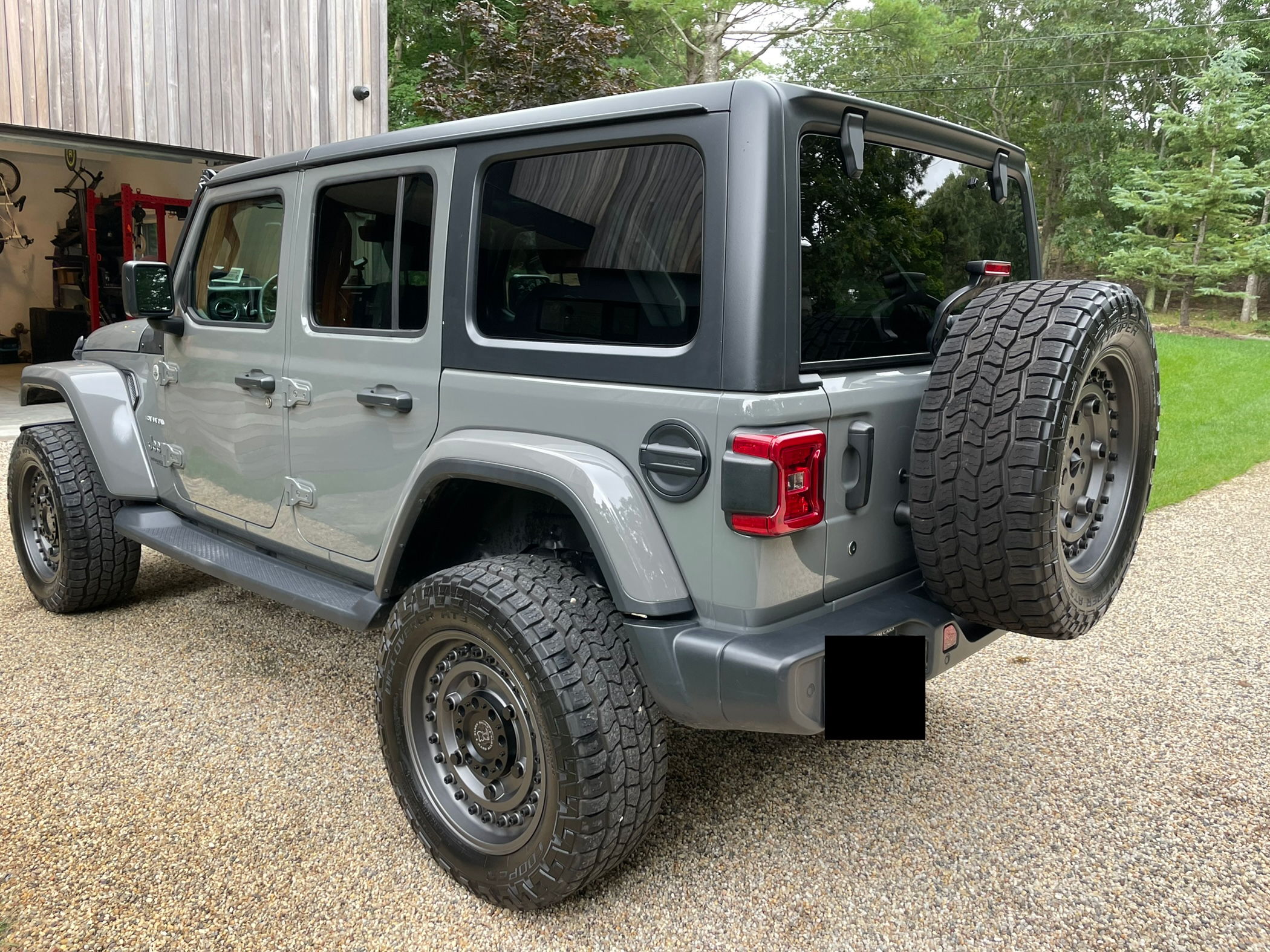 Used 2018 Jeep Wrangler Unlimited Sahara AWD/4WD image 8