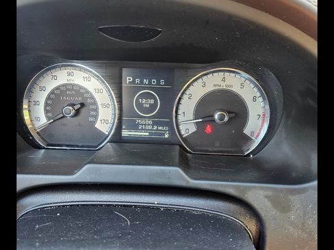 Used 2011 Jaguar XF Premium image 7