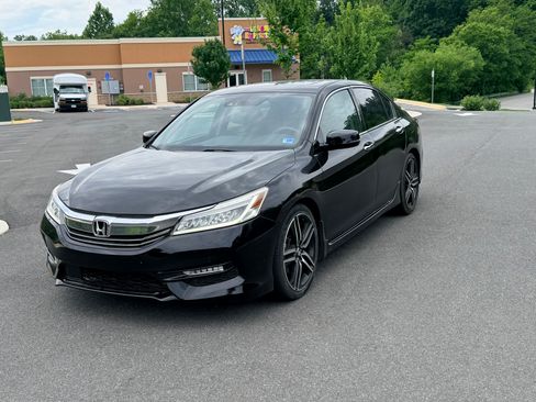 Used 2016 Honda Accord Touring image 1