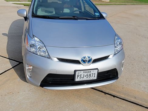 Used 2013 Toyota Prius Two image 9