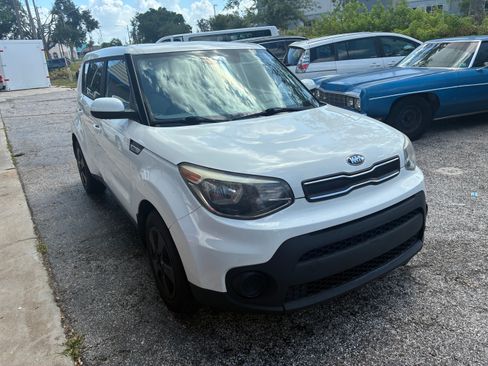 Used 2018 Kia Soul FWD image 1