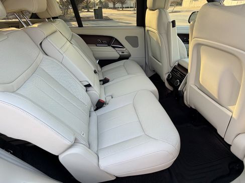Used 2025 Land Rover Range Rover Long Wheelbase SE image 10