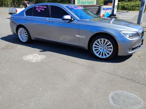 Used 2012 BMW 750i image 1