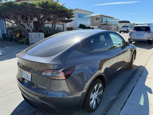 Used 2022 Tesla Model Y Long Range image 4