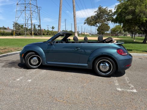 Used 2018 Volkswagen Beetle 2.0T Coast FWD image 1