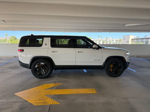 Used 2023 Rivian R1S Adventure AWD/4WD image 8