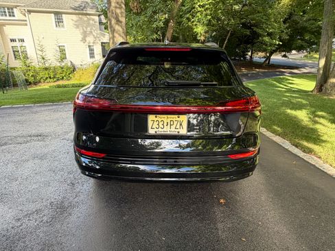 Used 2022 Audi e-tron Premium Plus w/ Premium Plus Package AWD/4WD image 15