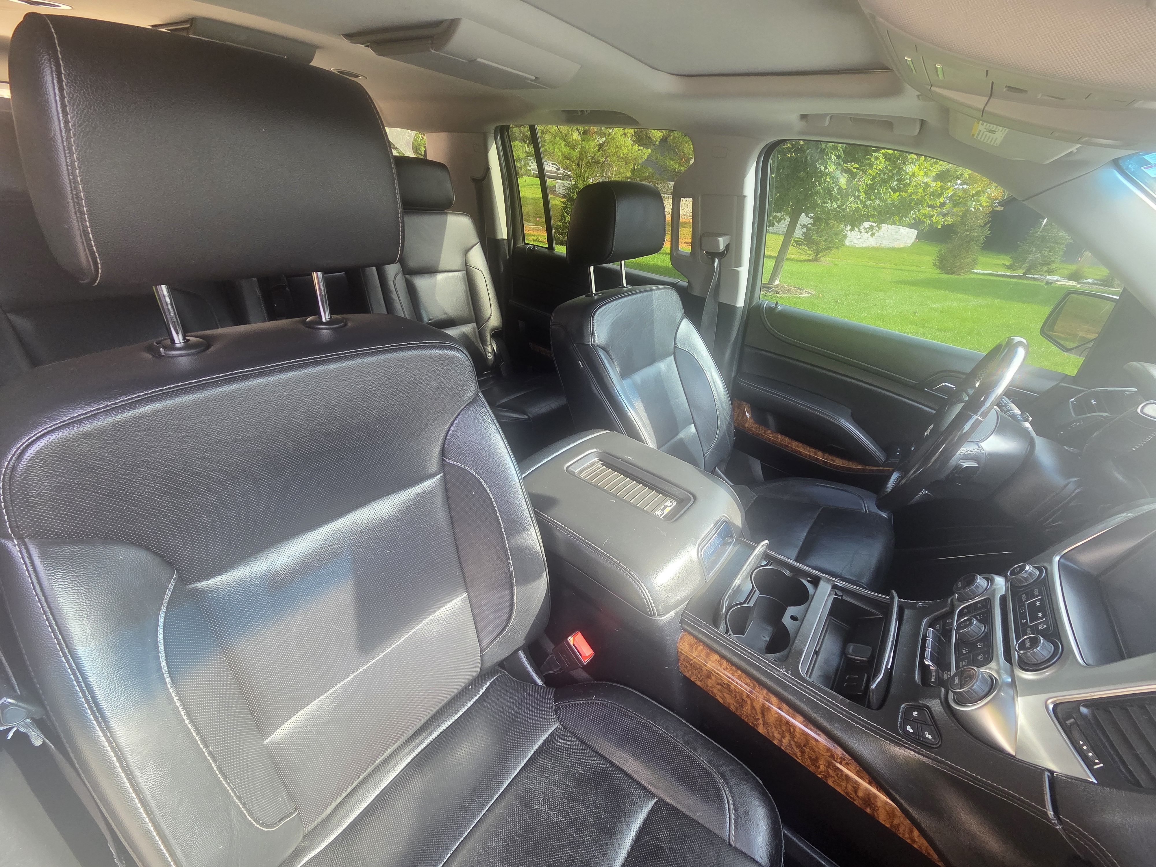 Used 2020 Chevrolet Suburban Premier AWD/4WD image 14