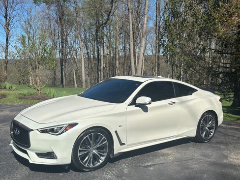 Used 2017 INFINITI Q60 3.0t w/ Premium Plus Package 3.0T AWD/4WD image 2