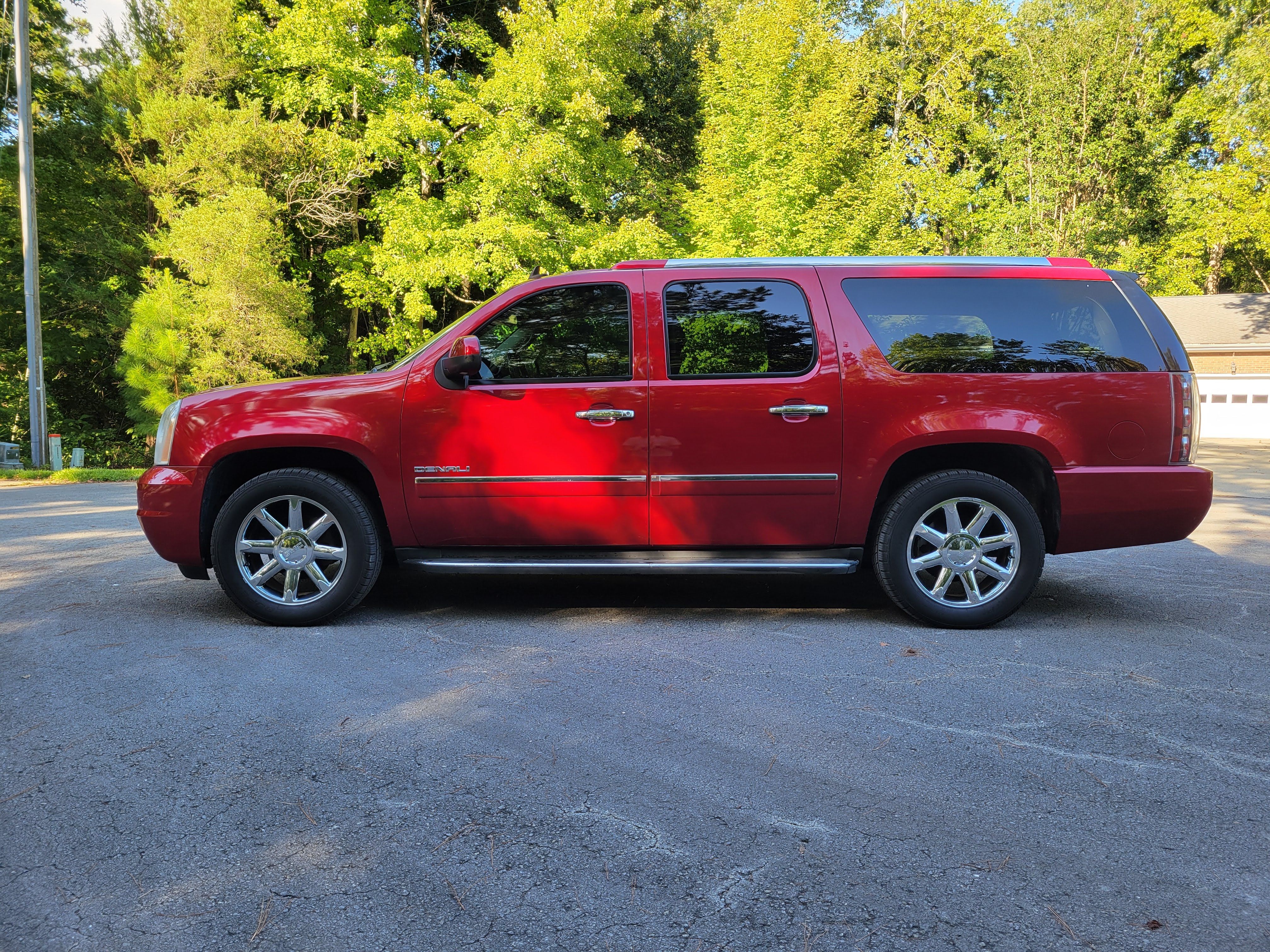 Used 2012 GMC Yukon XL Denali RWD image 8