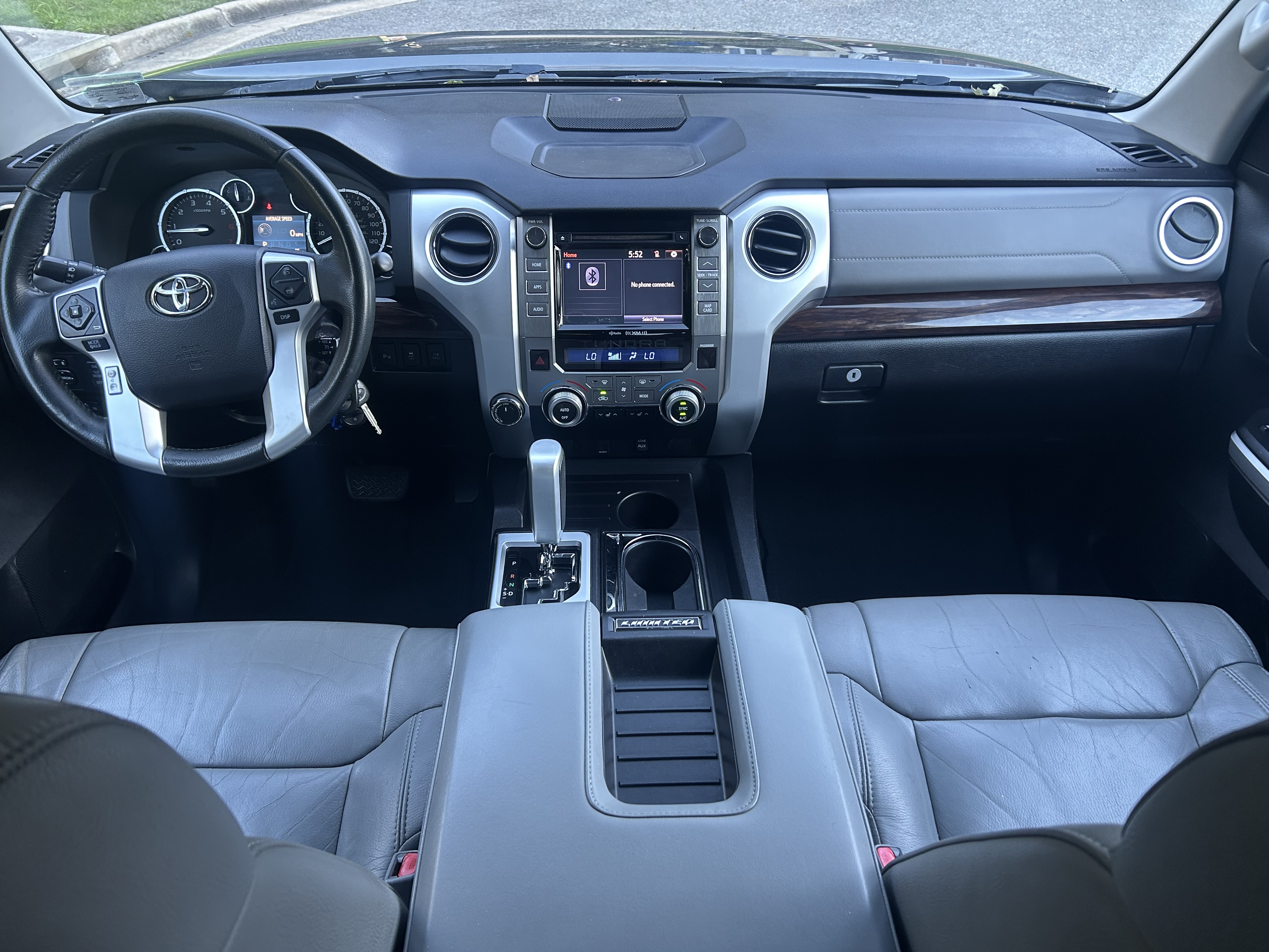 Used 2015 Toyota Tundra Limited w/ Limited Premium Package AWD/4WD image 11