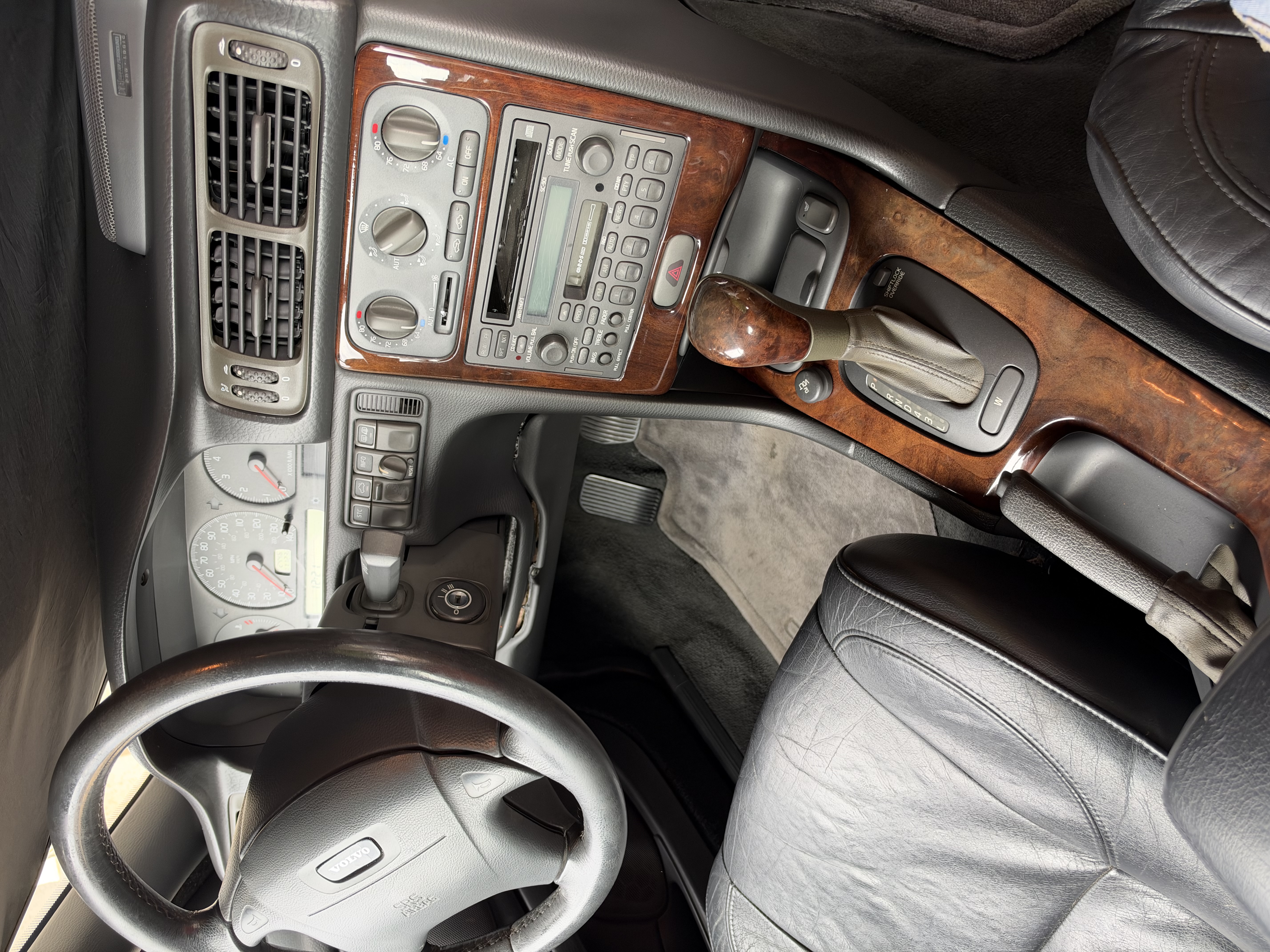 Used 2001 Volvo C70 HT FWD image 20