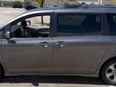 Used 2018 Toyota Sienna LE