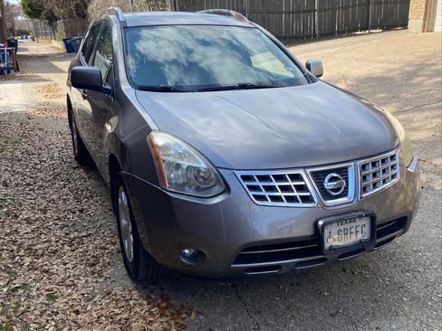 Used 2009 Nissan Rogue SL w/ Premium Pkg image 2