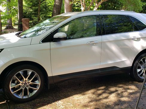 Used 2016 Ford Edge Titanium w/ Technology Package image 2