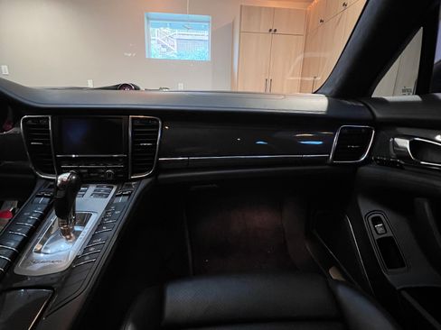 Used 2010 Porsche Panamera Turbo image 17