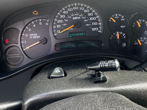 Used 2005 Chevrolet Suburban LT w/ Preferred Equipment Group AWD/4WD image 14