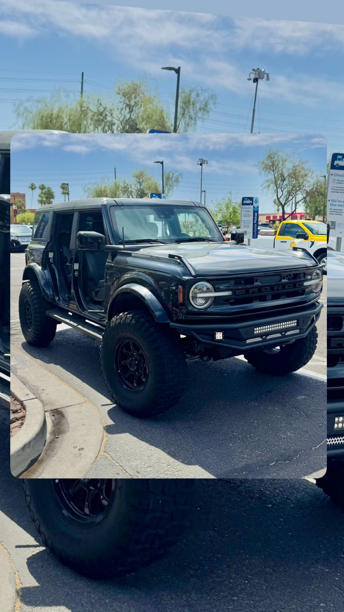 Used 2023 Ford Bronco Outer Banks AWD/4WD image 2