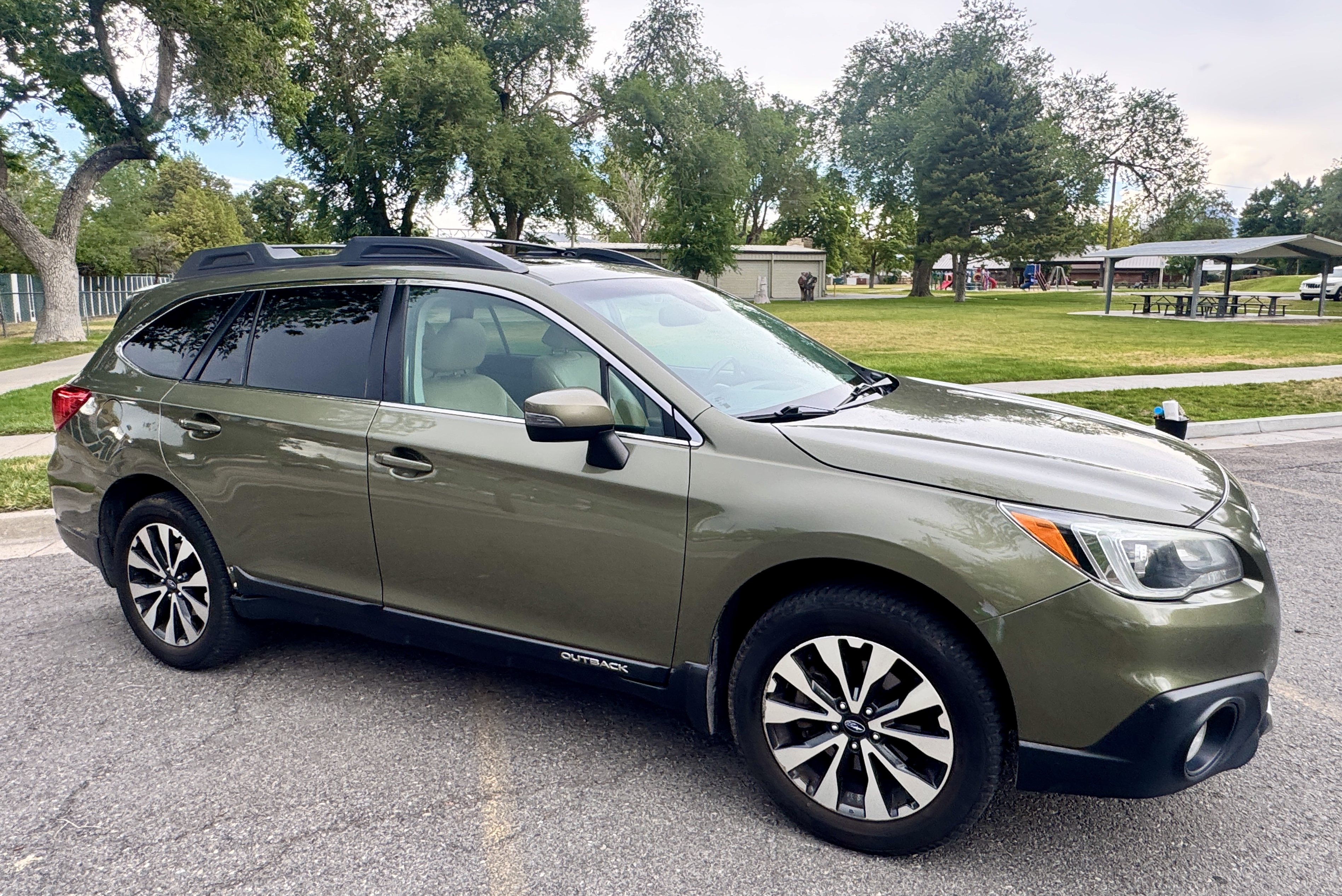 Used 2016 Subaru Outback 2.5i Limited AWD/4WD image 1